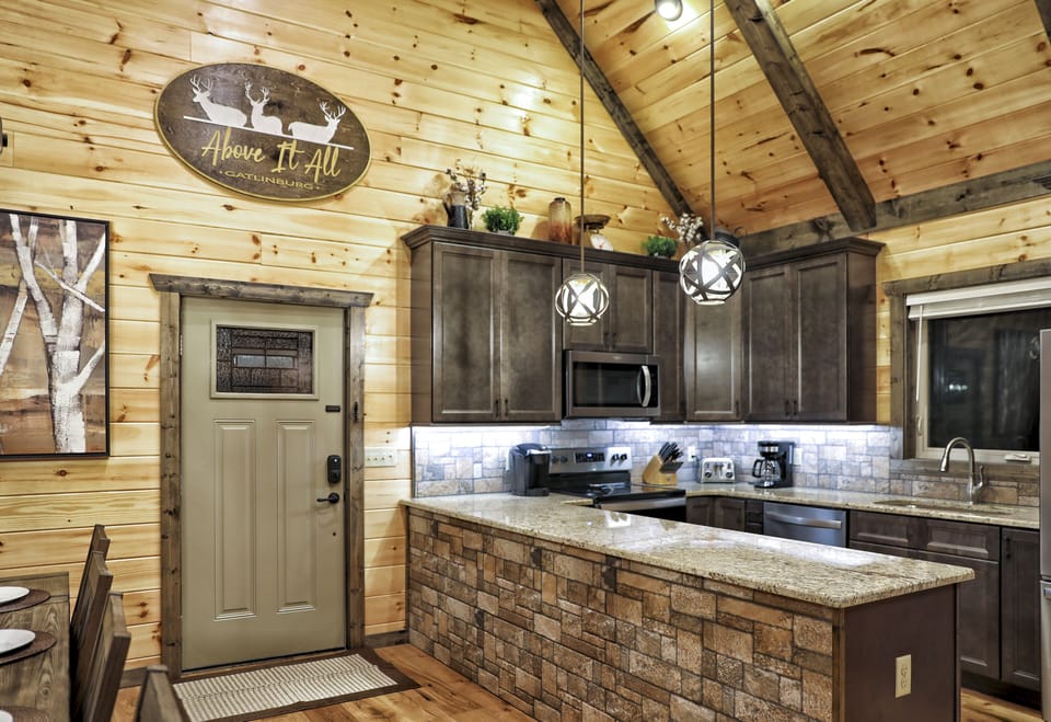 Fantastic fully stocked kitchen!!