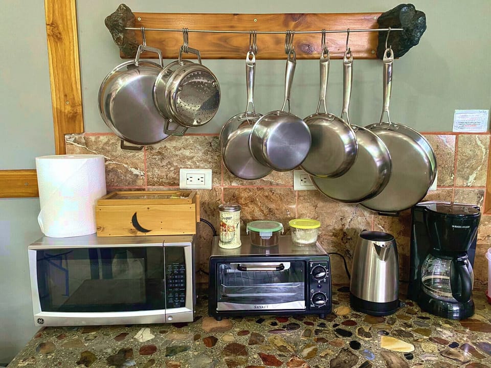 In the kitchen of the house there is: coffee, sugar, tea, salt and oil.