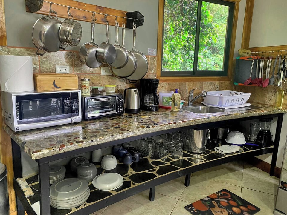 Kitchen 100% equipped with the necessary basic utensils.