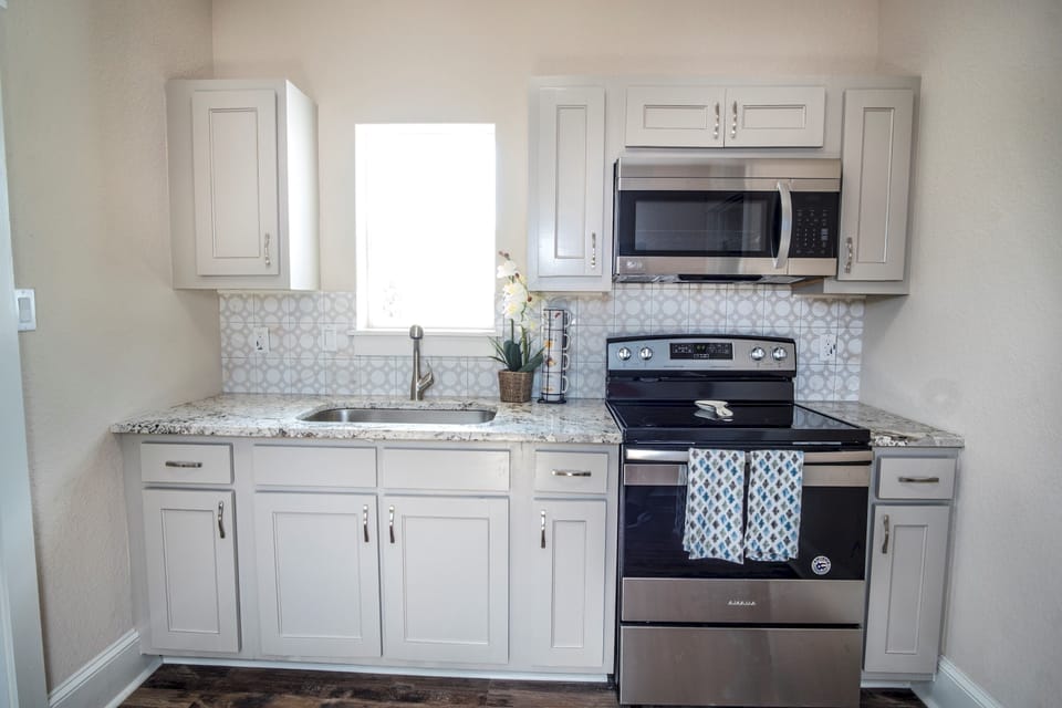 Apartment (1 Bedroom) | Private kitchen | Fridge, microwave, oven, coffee/tea maker