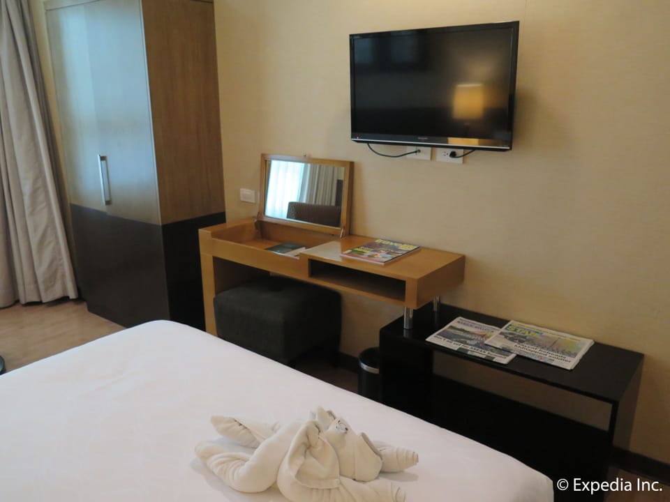 Deluxe Double Room | Premium bedding, minibar, in-room safe, desk