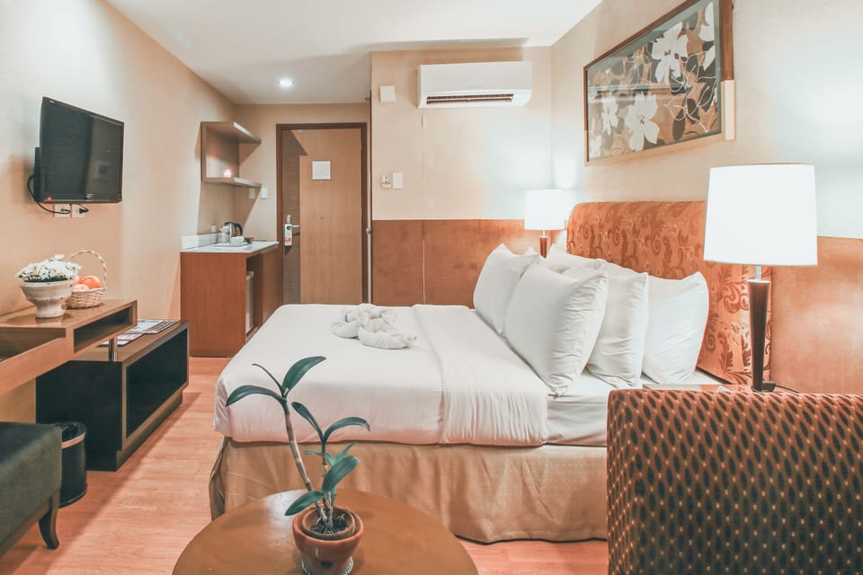 Deluxe Double Room | Premium bedding, minibar, in-room safe, desk