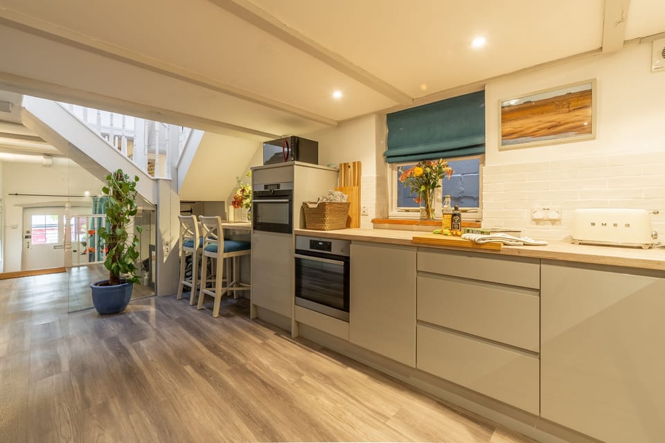 Jicklings Cottage, Wells-next-the-Sea: Well-equipped, modern kitchen