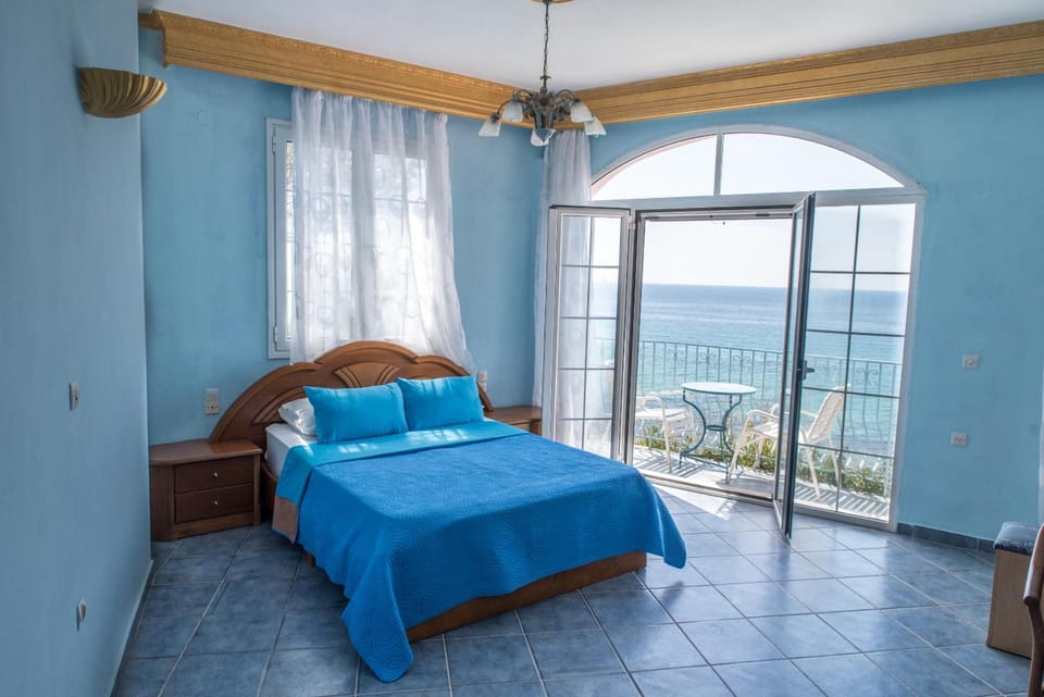 In-room safe, free WiFi, bed sheets