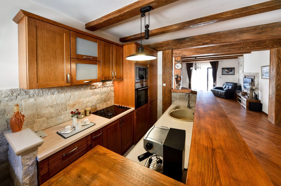 Panoramic Villa | Private kitchen | Full-size fridge, microwave, oven, stovetop
