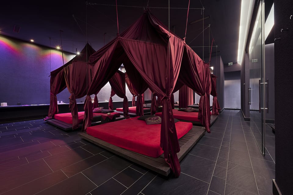 Couples treatment rooms, sauna, hot tub, steam room, Turkish bath