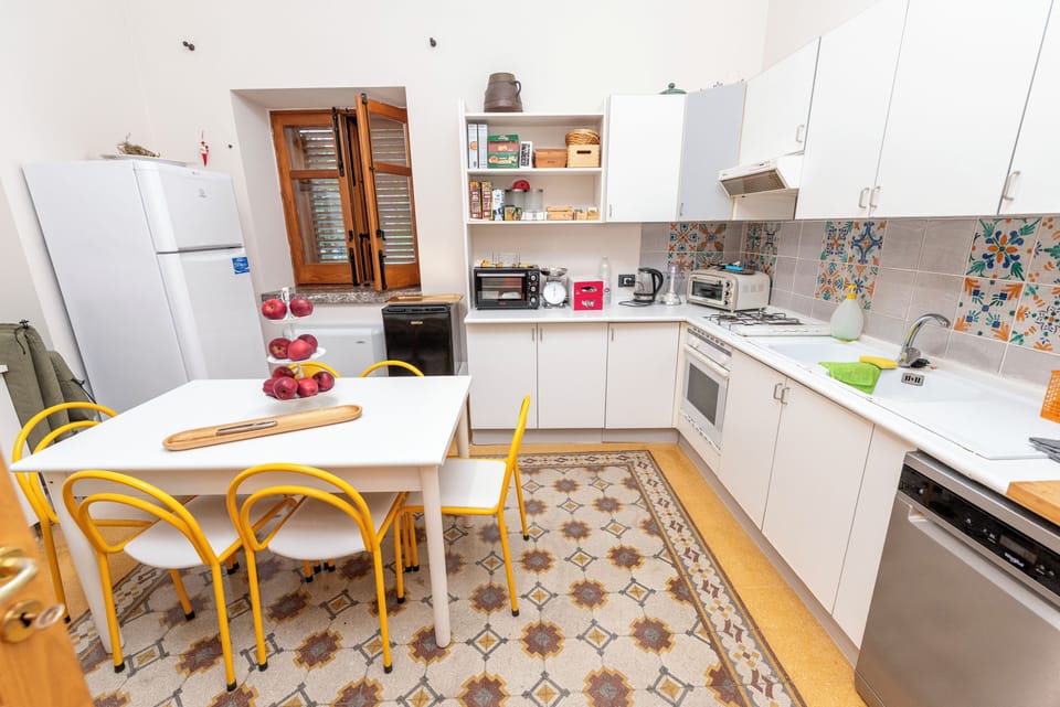 Deluxe Villa | Shared kitchen