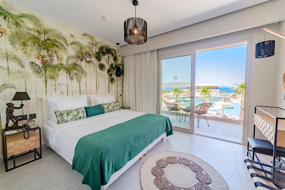 Cozy Double Room Beach Front with Sea View | In-room safe, soundproofing, iron/ironing board, free WiFi