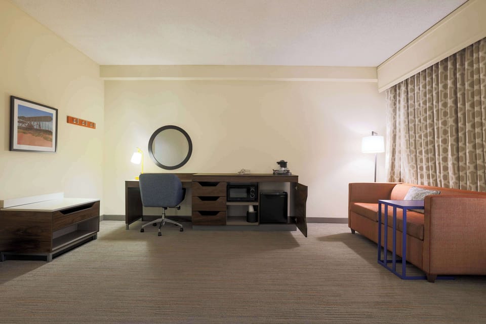 Suite, 1 King Bed, Non Smoking | Living area | Flat-screen TV