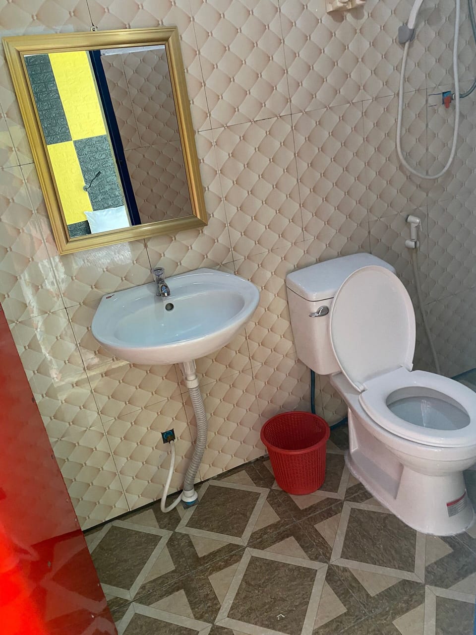 Shower, hydromassage showerhead, hair dryer, towels