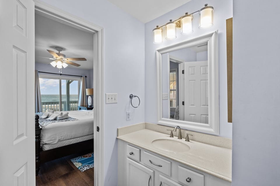 King Master Suite Bathroom