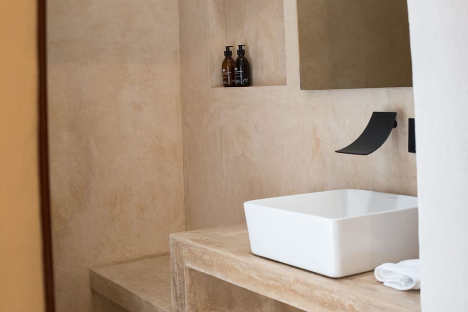 Standard Double Room, 1 Queen Bed | Bathroom | Shower, free toiletries, hair dryer, towels