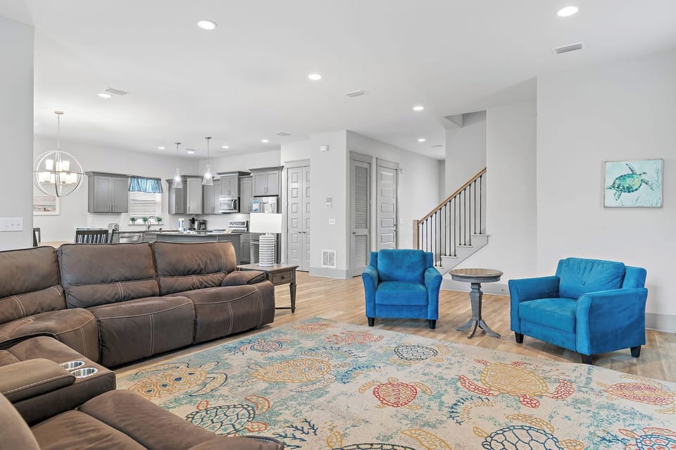 Open Floor Concept in Living Room and Kitchen