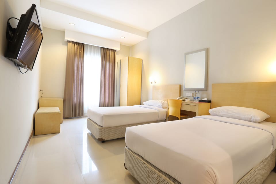 Superior Twin Room | Minibar, in-room safe, desk, laptop workspace
