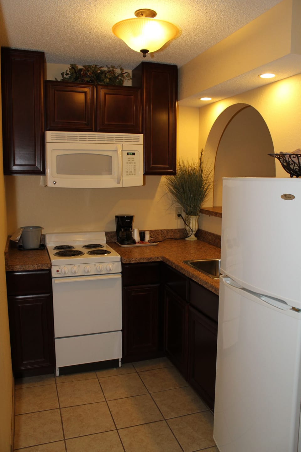 Superior Suite, Multiple Beds (FAMILY SUITE) | Private kitchenette | Fridge, microwave