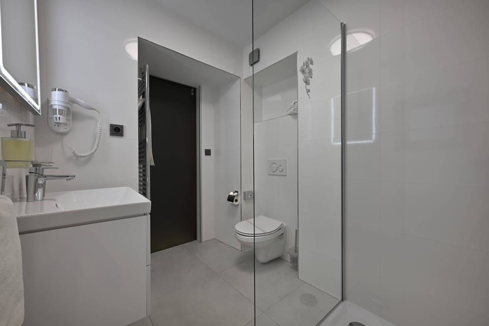 Economy Double Room | In-room safe, desk, laptop workspace, blackout drapes