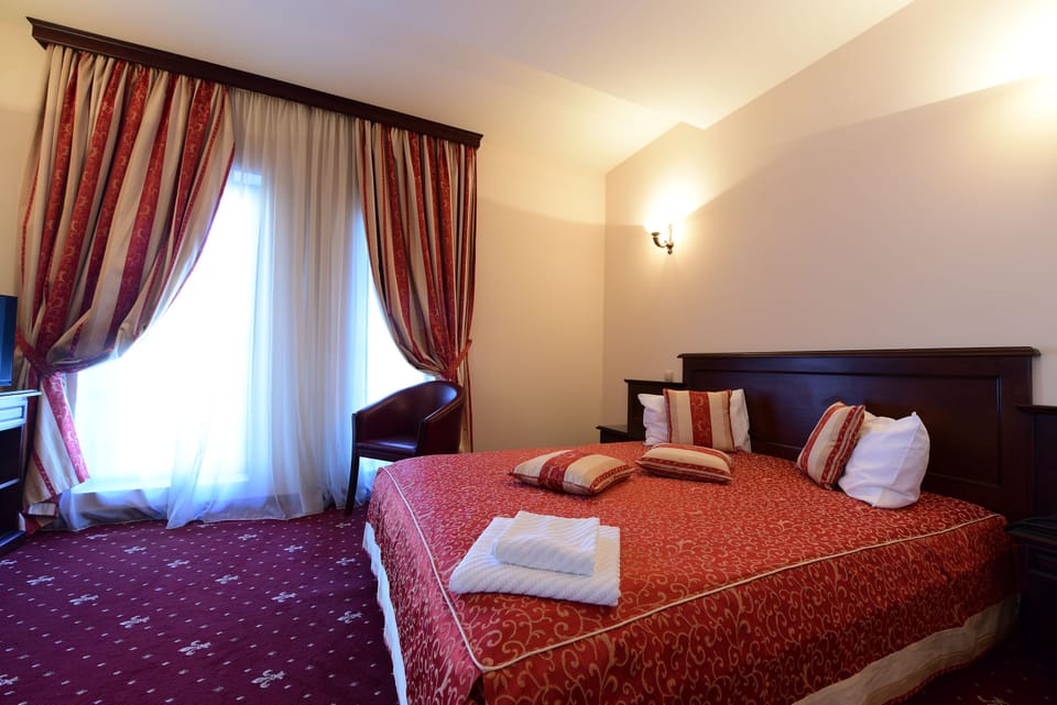 Premium bedding, minibar, soundproofing, free WiFi