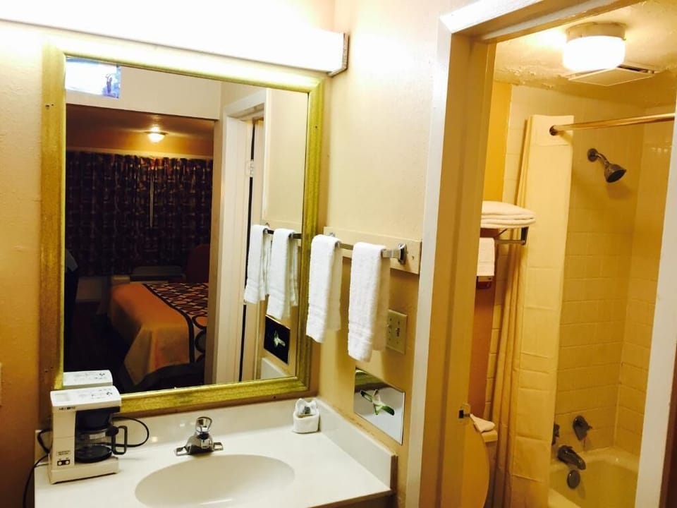 Arya Inn & Extended Stay Motel in Longview