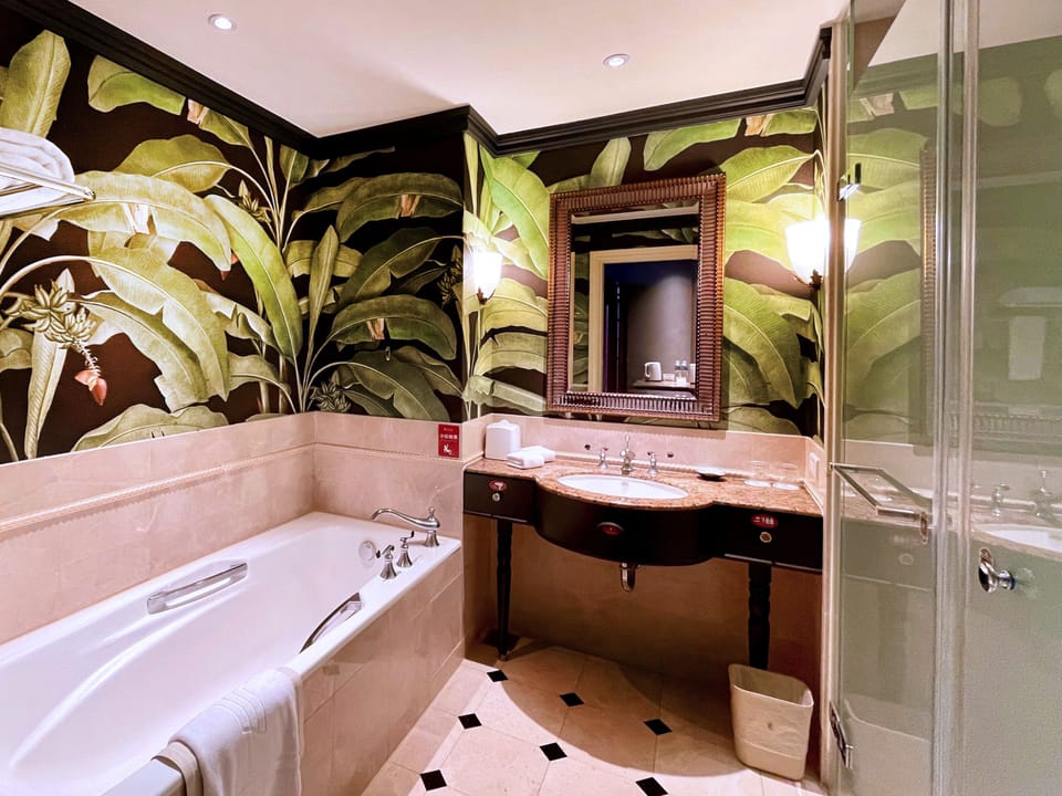 Separate tub and shower, deep soaking tub, rainfall showerhead