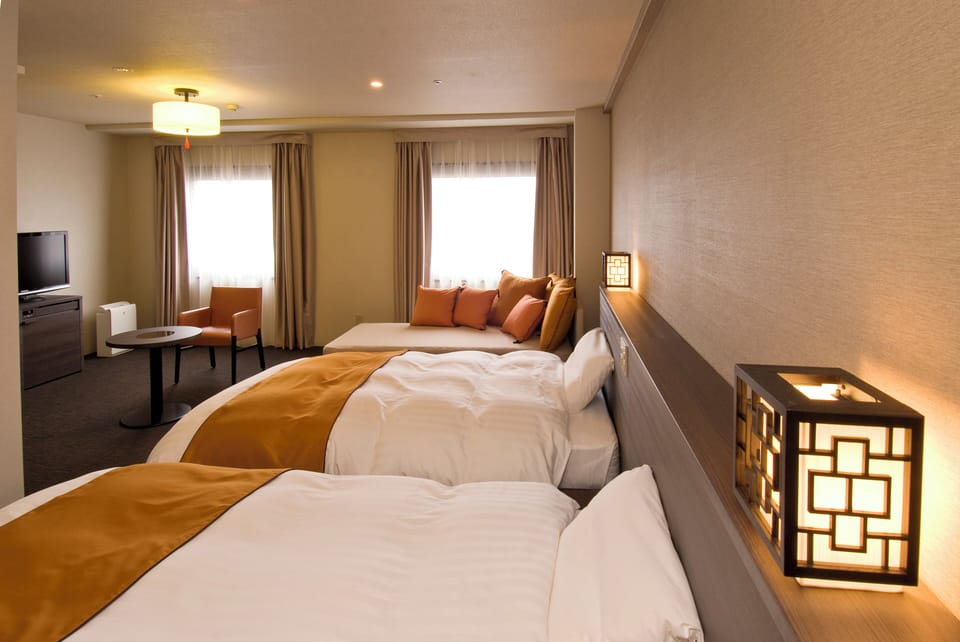 Large Twin Room, Non Smoking | Premium bedding, down comforters, blackout drapes