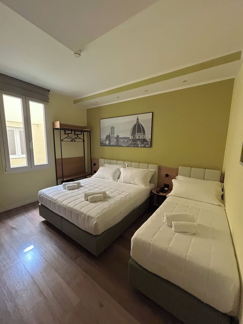 Classic Triple Room | Minibar, in-room safe, WiFi (free), bed sheets