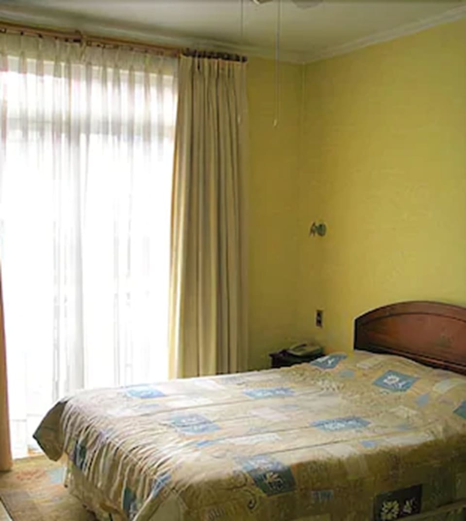 Minibar, in-room safe, individually decorated, individually furnished