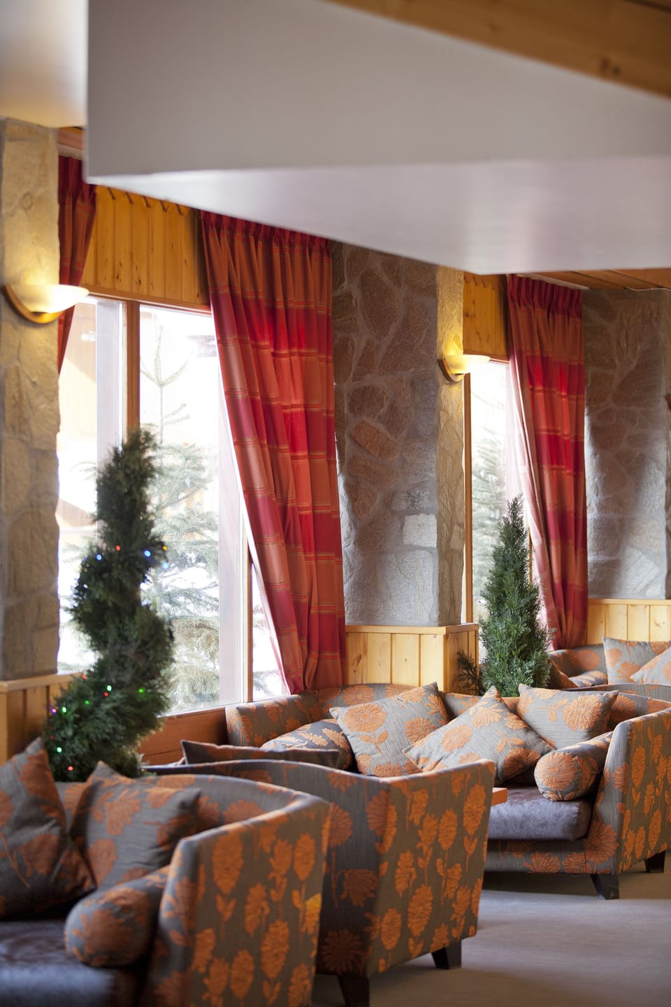 Lobby lounge