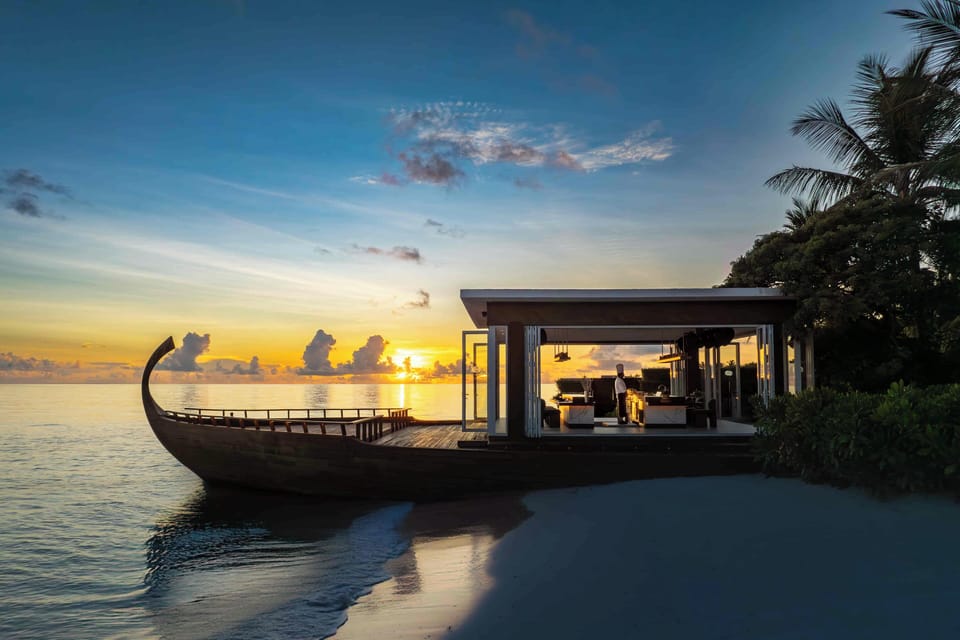 5 restaurants, breakfast, lunch, dinner served; international cuisine