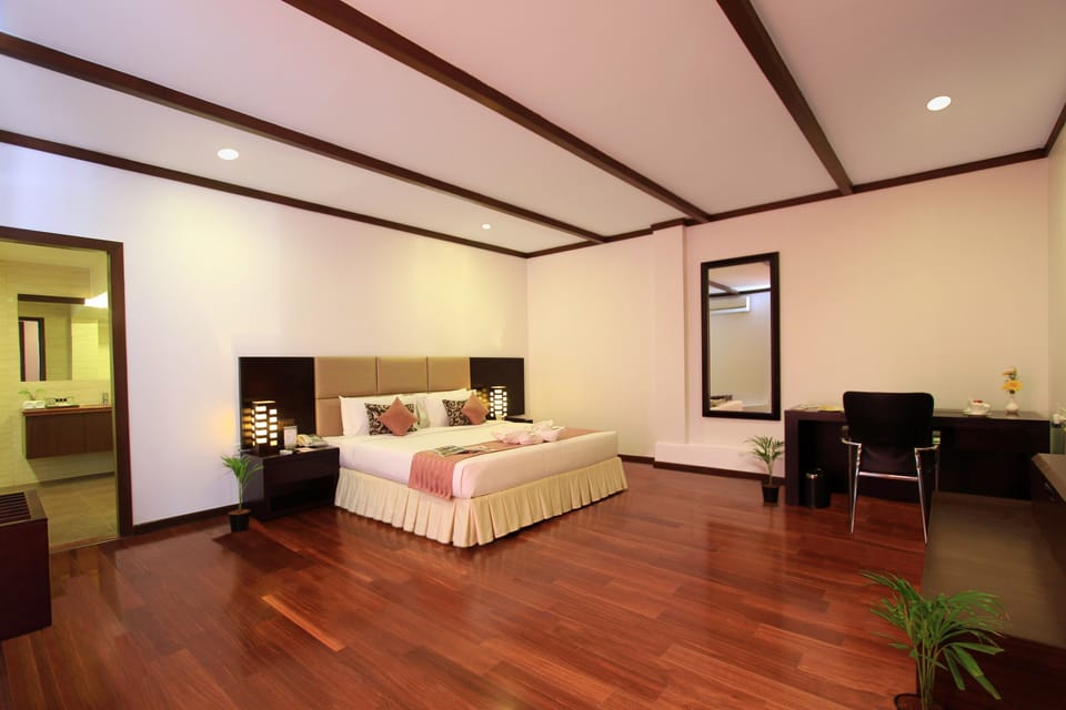 Spa Suite | 1 bedroom, Egyptian cotton sheets, premium bedding, pillowtop beds