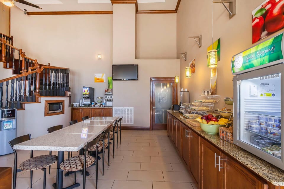 Free daily continental breakfast