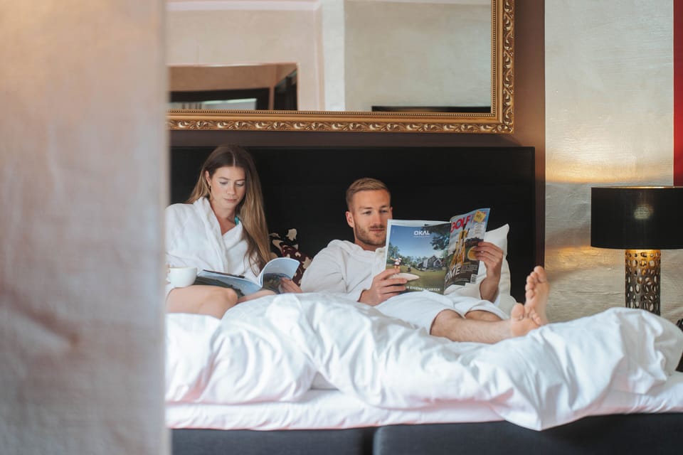 Junior Suite, 1 King Bed, Non Smoking, Mountain View (Studio) | Hypo-allergenic bedding, minibar, in-room safe, blackout drapes