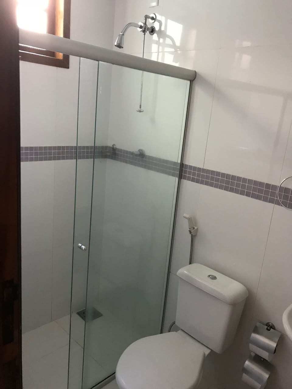 Shower, free toiletries, towels