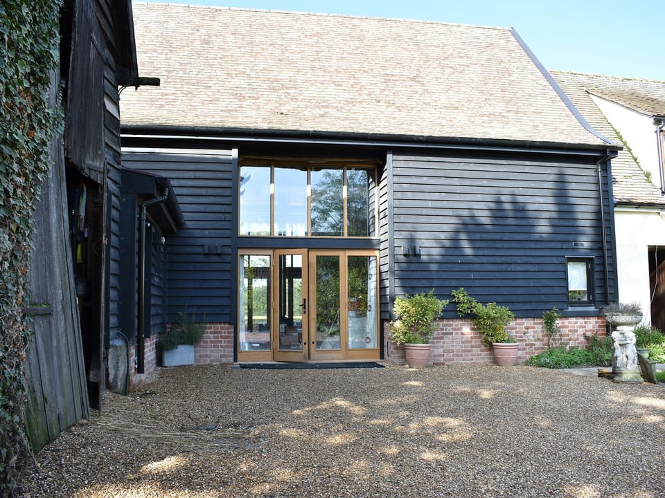 Delightful barn conversion with gravelled entranceway | Ivy Todd Barn, Ashdon, near Saffron Walden