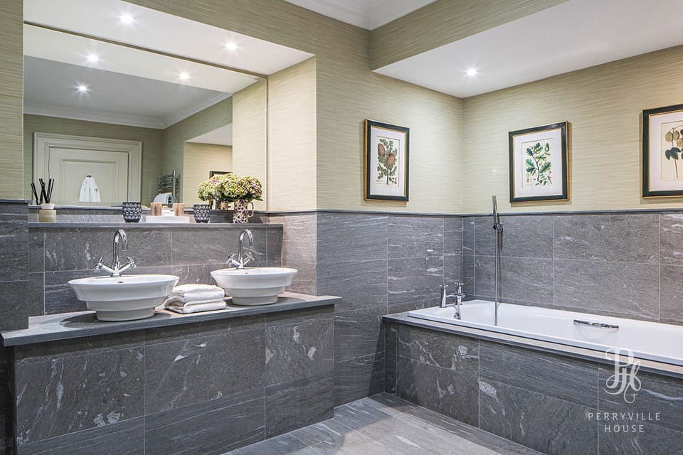 Luxury Suite, Harbor View | Bathroom | Free toiletries, hair dryer, towels, soap