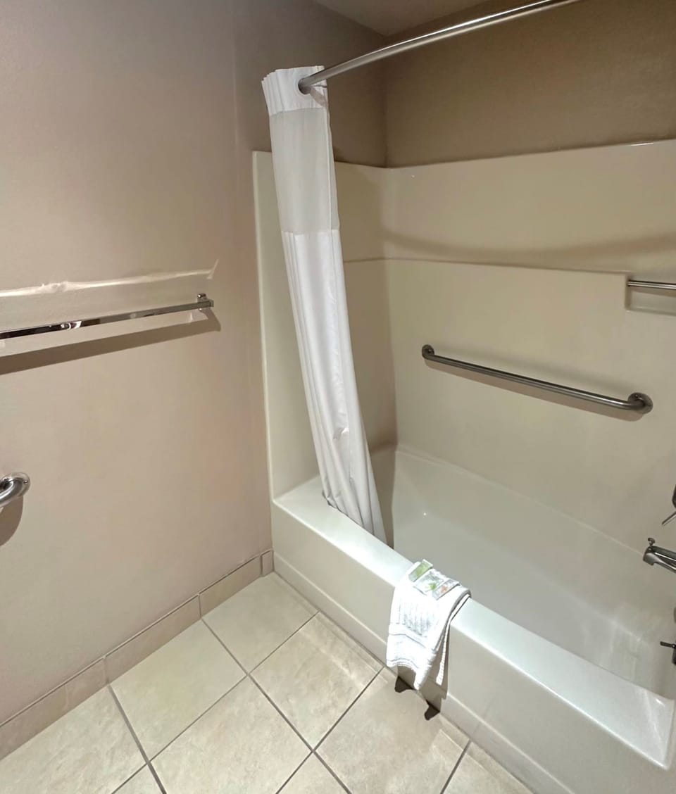 Room, 1 King Bed, Accessible | Bathroom | Combined shower/tub, free toiletries, hair dryer, towels