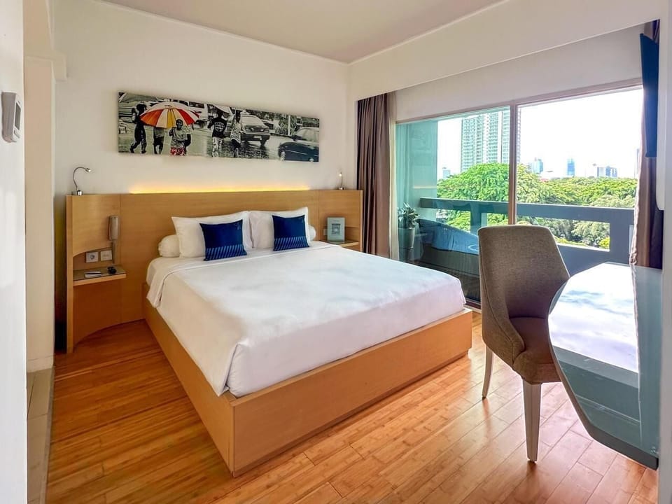 Deluxe Double Room, City View (Balcony) | Minibar, in-room safe, desk, soundproofing