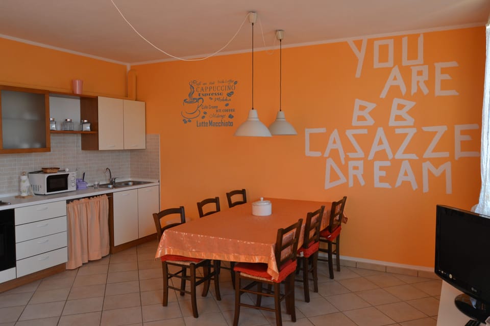 Standard Apartment, Kitchen | In-room dining