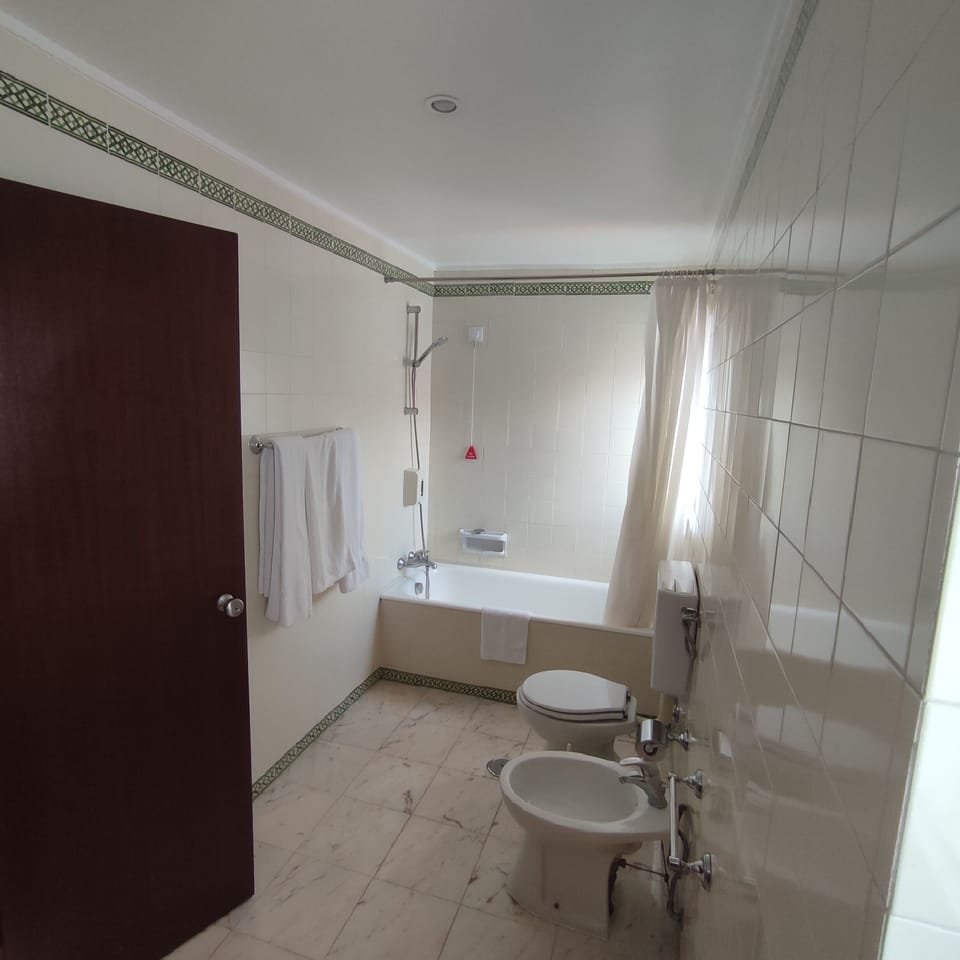 Family Room | Bathroom | Hair dryer, towels, soap, shampoo