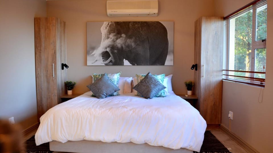 Standard Room | 1 bedroom, premium bedding, in-room safe, desk