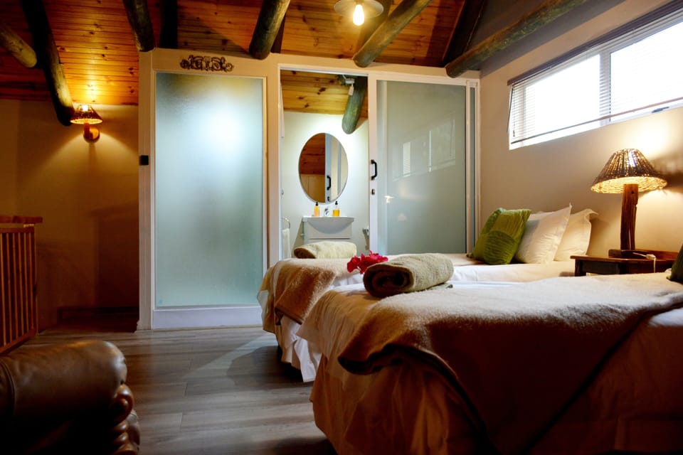 Garden Cottage | Bathroom | Shower, free toiletries, hair dryer, towels