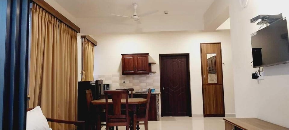 Family Apartment, 1 Bedroom, Balcony, Lake View | Television