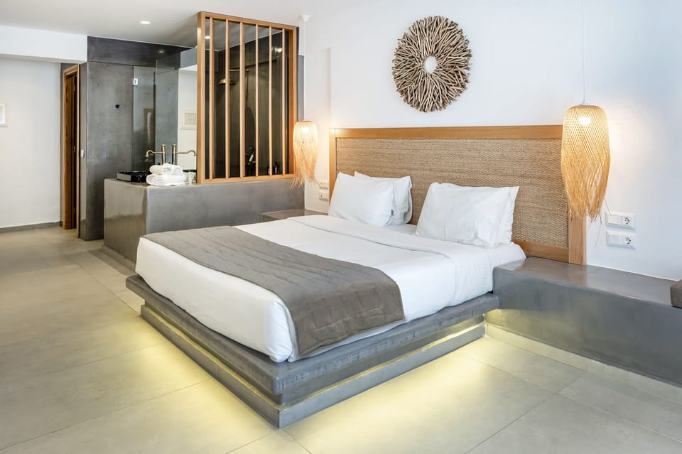 Junior Suite with sharing pool | Desk, soundproofing, free WiFi, bed sheets