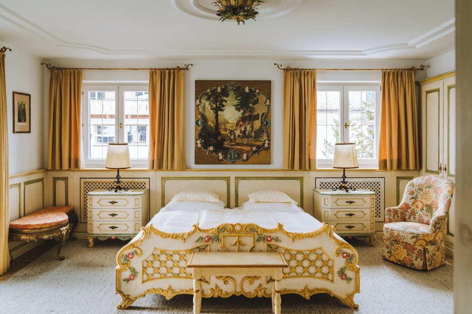Suite (Fürsten) | Minibar, in-room safe, soundproofing, free WiFi