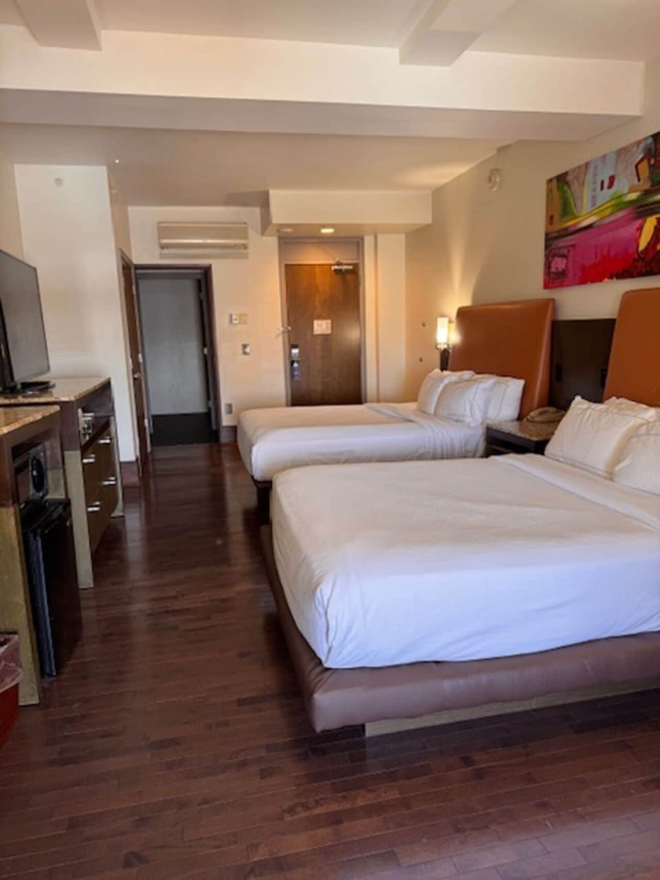 Hypo-allergenic bedding, down comforters, in-room safe