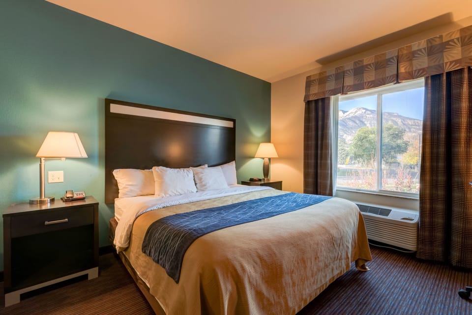 Pillowtop beds, in-room safe, desk, blackout drapes
