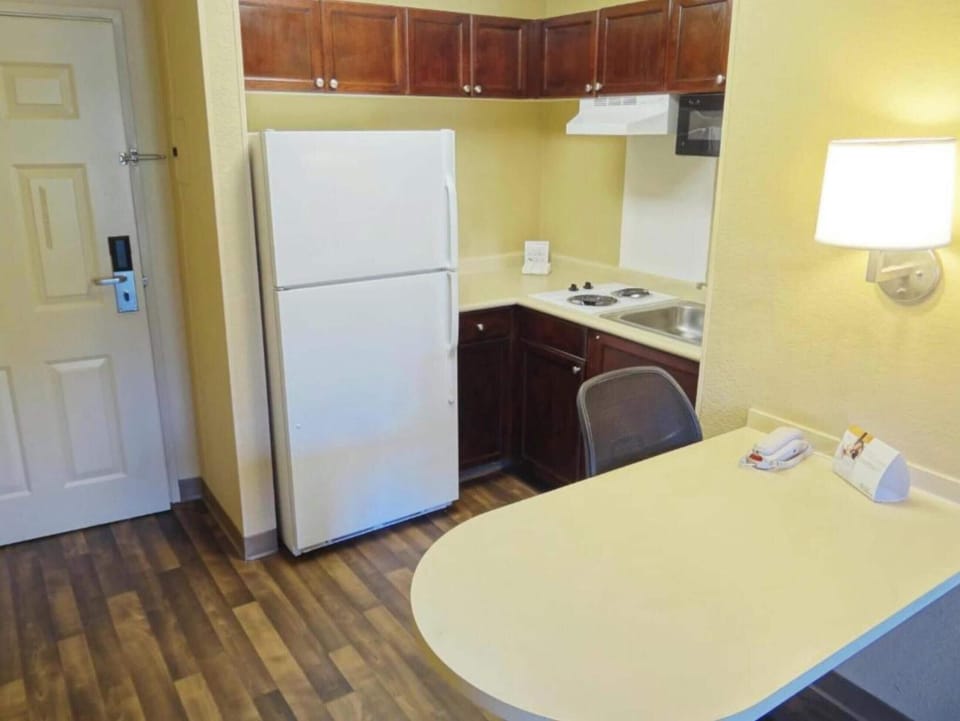 Fridge, microwave, stovetop
