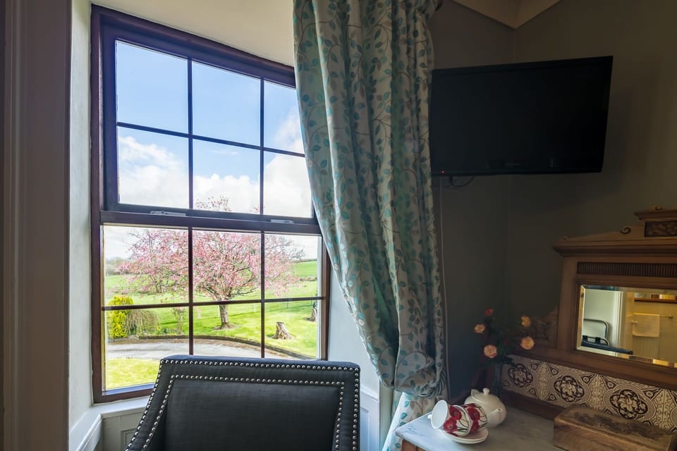 Standard Double Room, Ensuite, Garden View | Premium bedding, desk, iron/ironing board, free WiFi