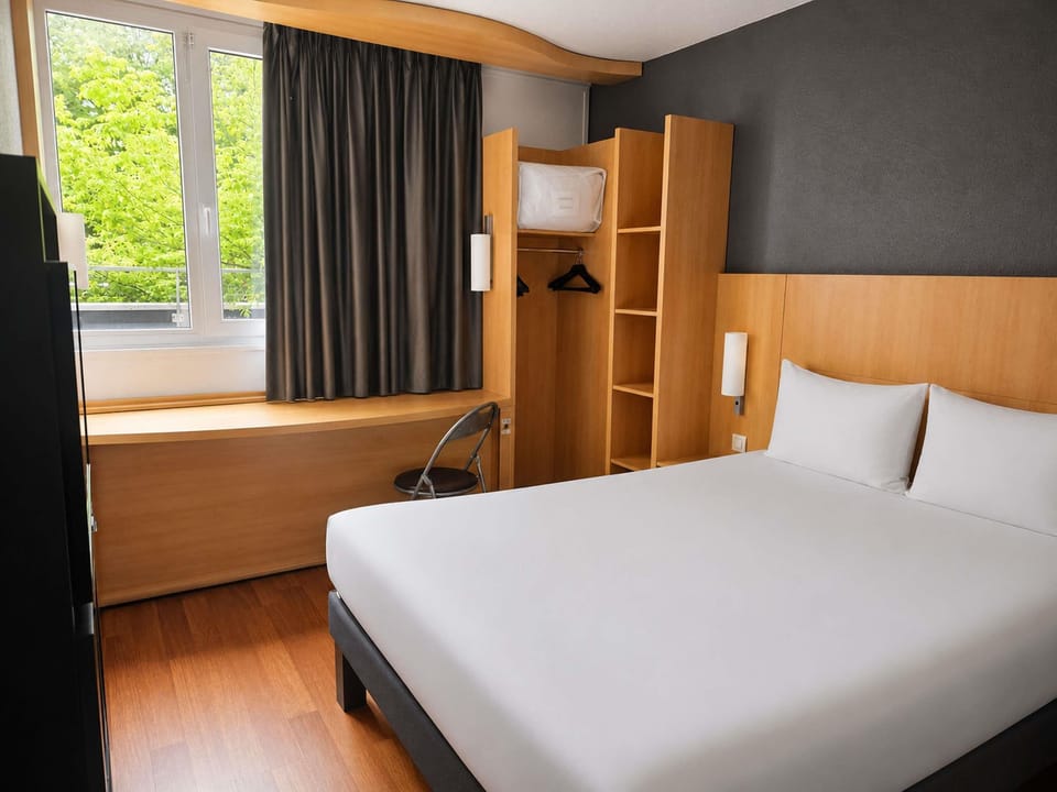 Standard Double Room, 1 Double Bed | Desk, laptop workspace, blackout drapes, soundproofing