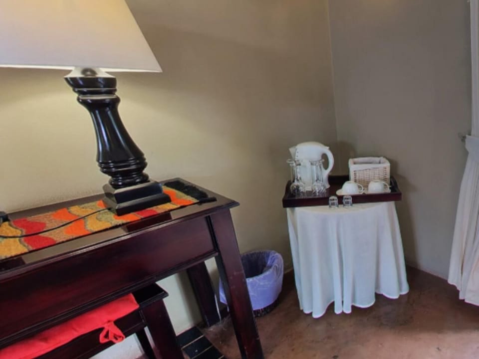 Deluxe Double Room | In-room safe, desk, WiFi (free), individually decorated