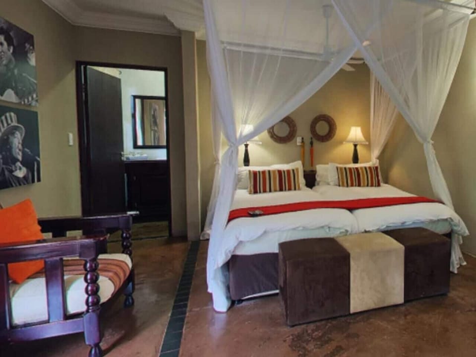 Deluxe Double Room | In-room safe, desk, WiFi (free), individually decorated